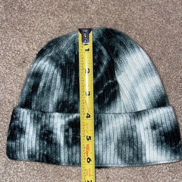 Knit Tie Die Beanie Unisex - Picture 6 of 8